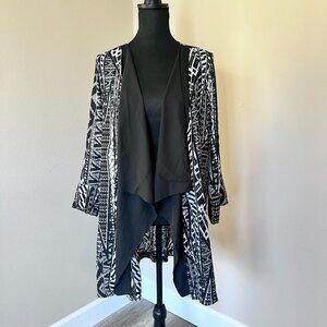 Avenue Kimono Over piece - Black White Geometric Pattern - Size 14/16 Plus